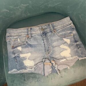 American eagle distressed light wash shortie size 6